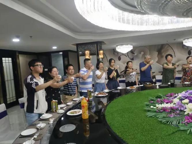 葵兰堂 一杯敬酒中的健康长寿与科技初心